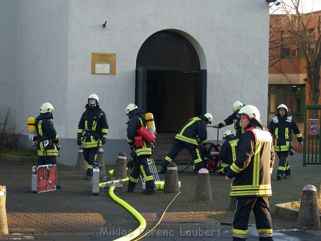 Brand in Kirche Koeln Muelheim Tiefenthalstr   P11.JPG